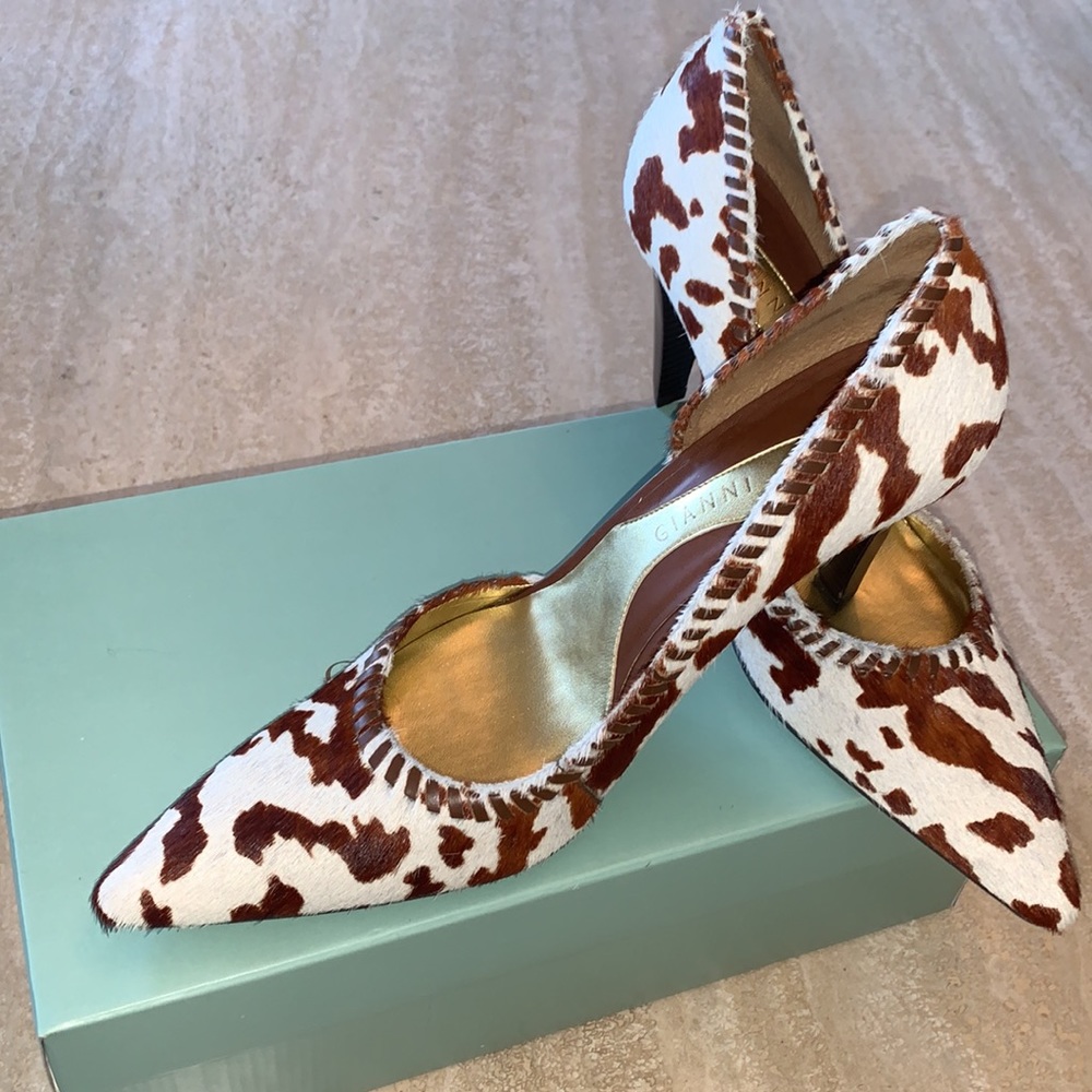 🎉HOST PICK🎉GIANNI BINI heel, brown/white fur, cut out sides, 3.5” heel. 8M EUC